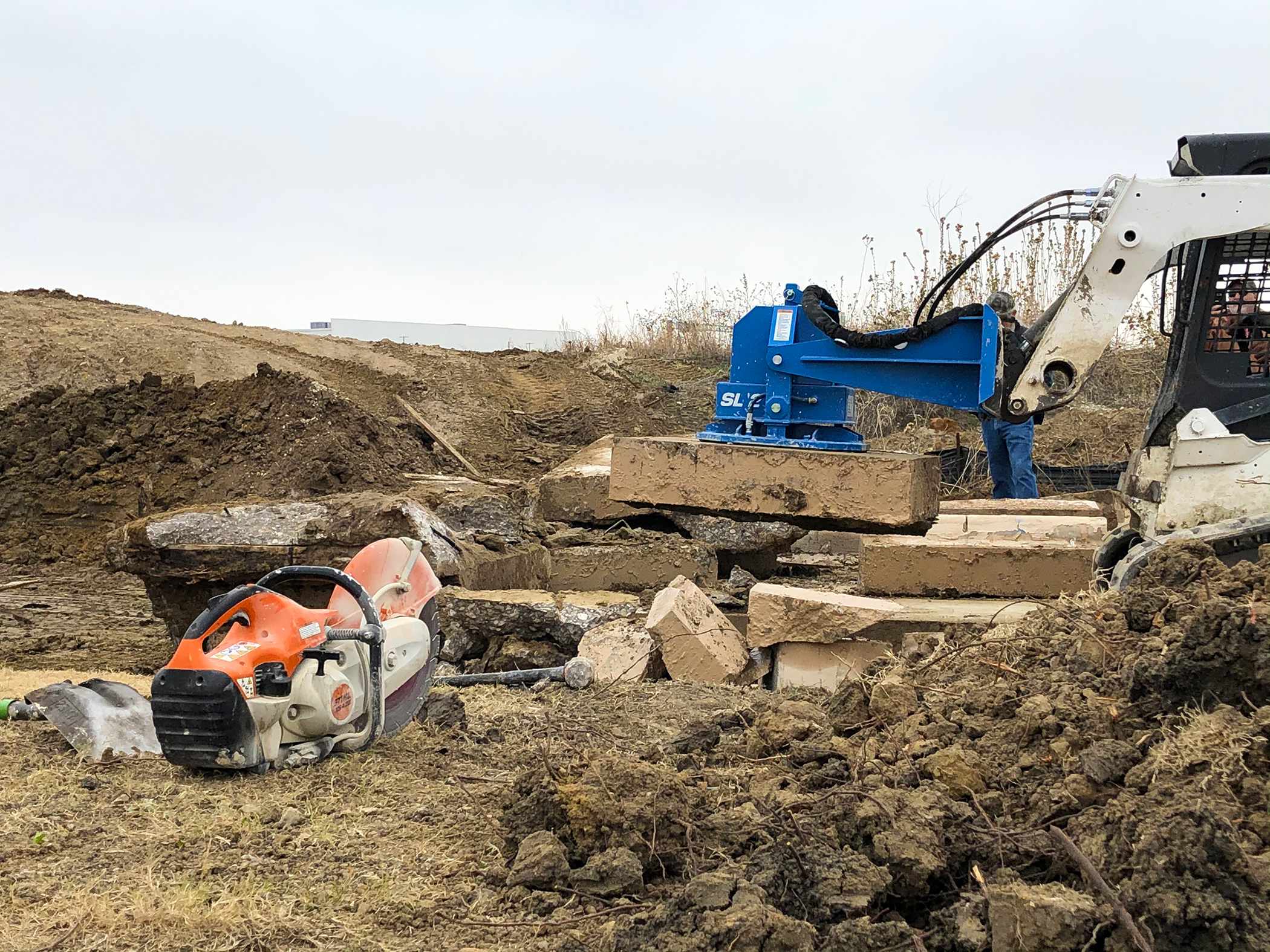SL 2 découpe béton skid steer
